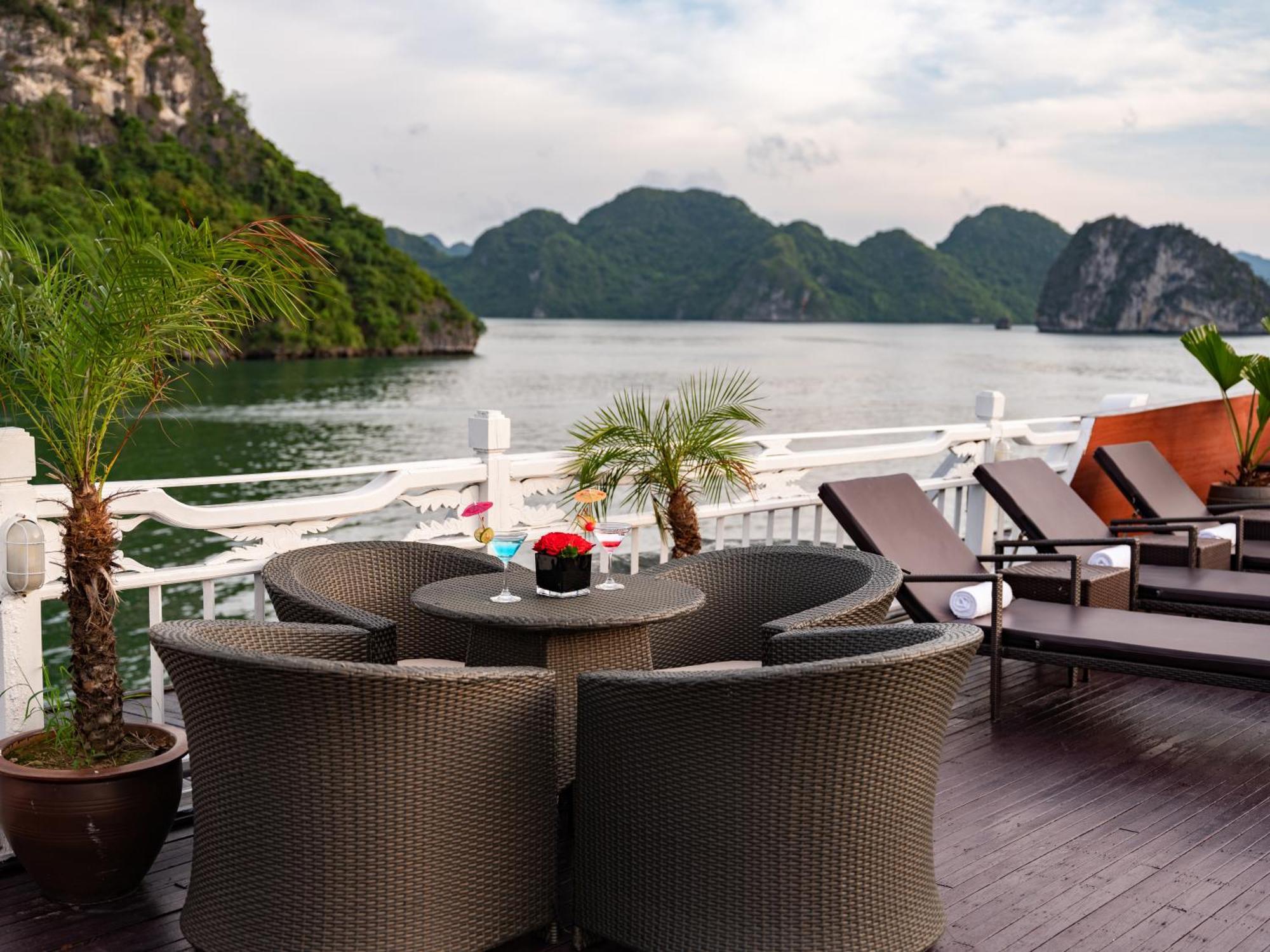 Hera Boutique Cruise Ha Long Bay Exteriör bild