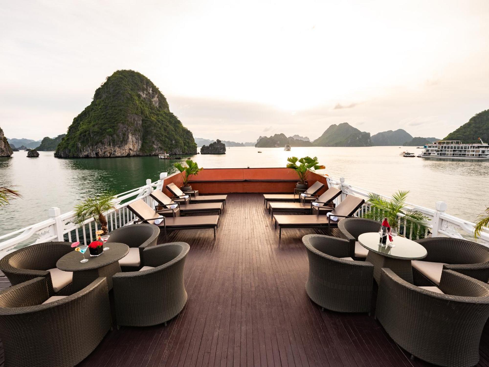 Hera Boutique Cruise Ha Long Bay Exteriör bild