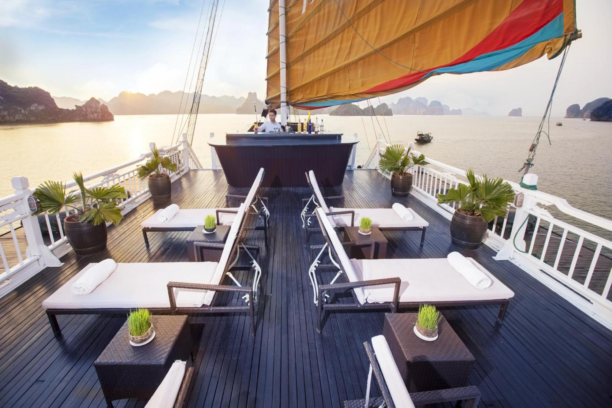Hera Boutique Cruise Ha Long Bay Exteriör bild