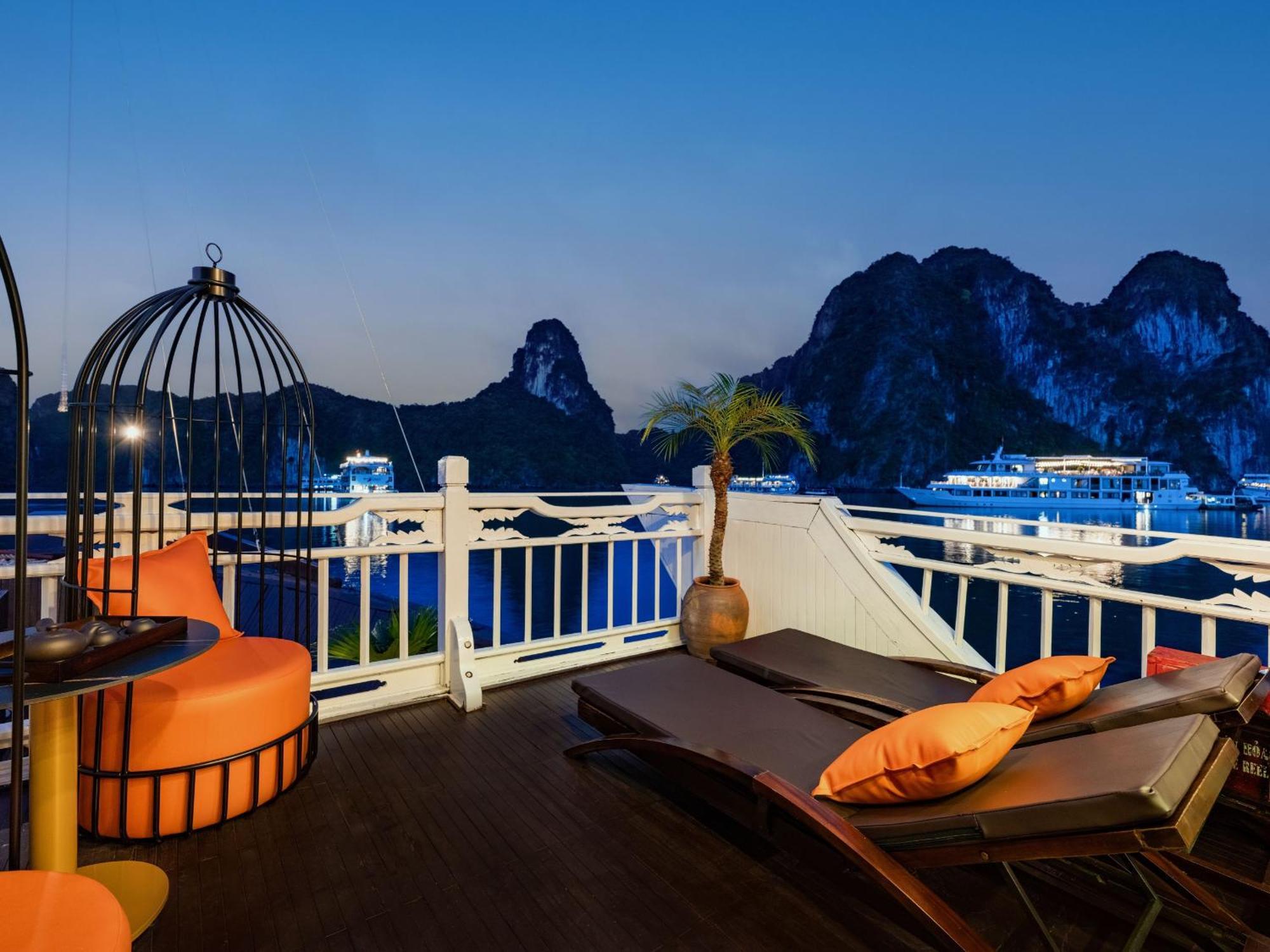 Hera Boutique Cruise Ha Long Bay Exteriör bild