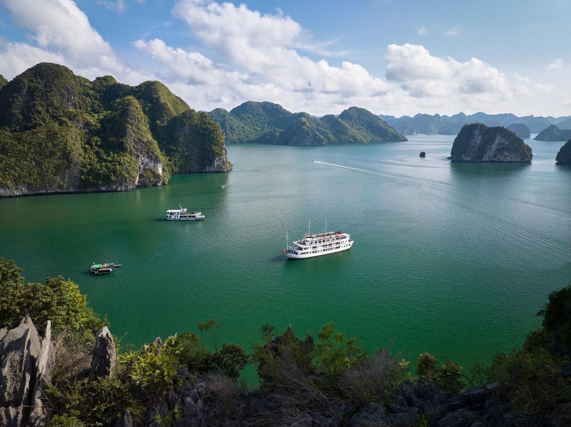 Hera Boutique Cruise Ha Long Bay Exteriör bild