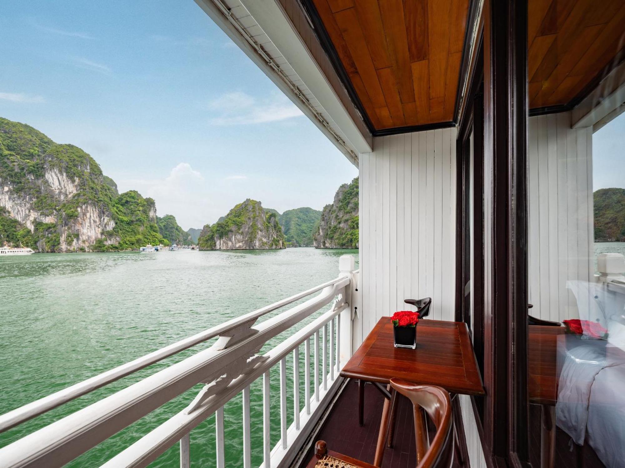 Hera Boutique Cruise Ha Long Bay Exteriör bild