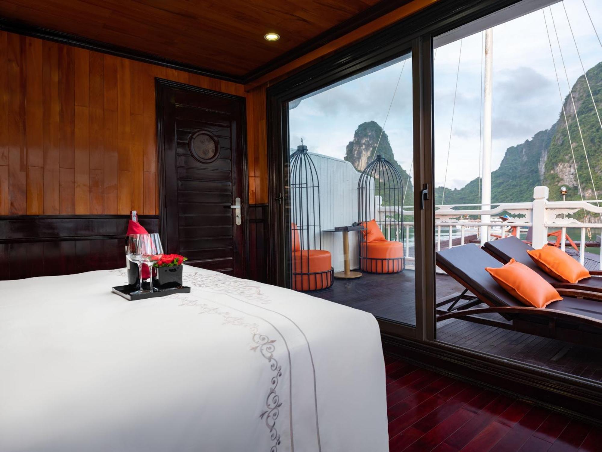 Hera Boutique Cruise Ha Long Bay Exteriör bild