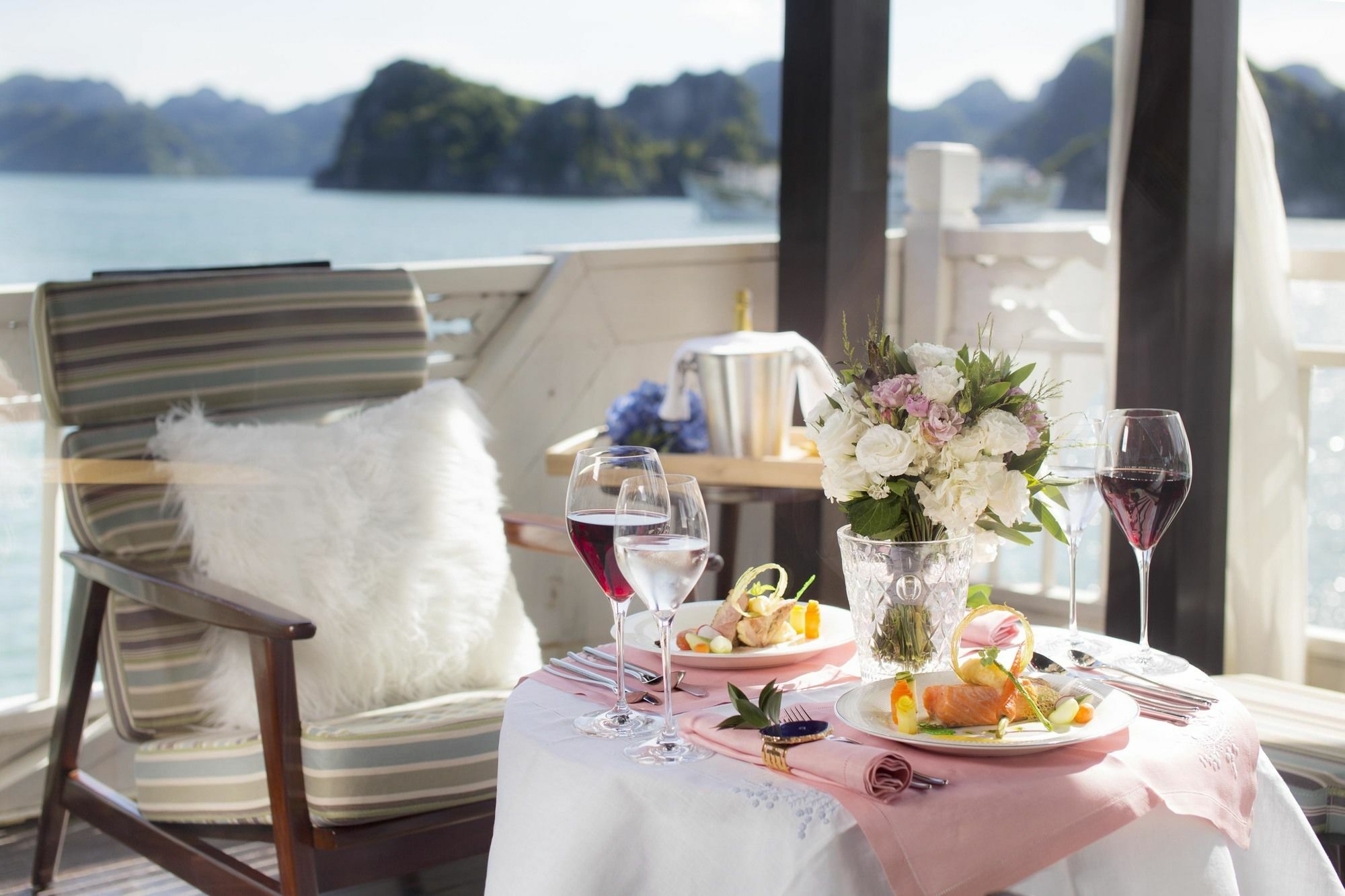 Hera Boutique Cruise Ha Long Bay Exteriör bild
