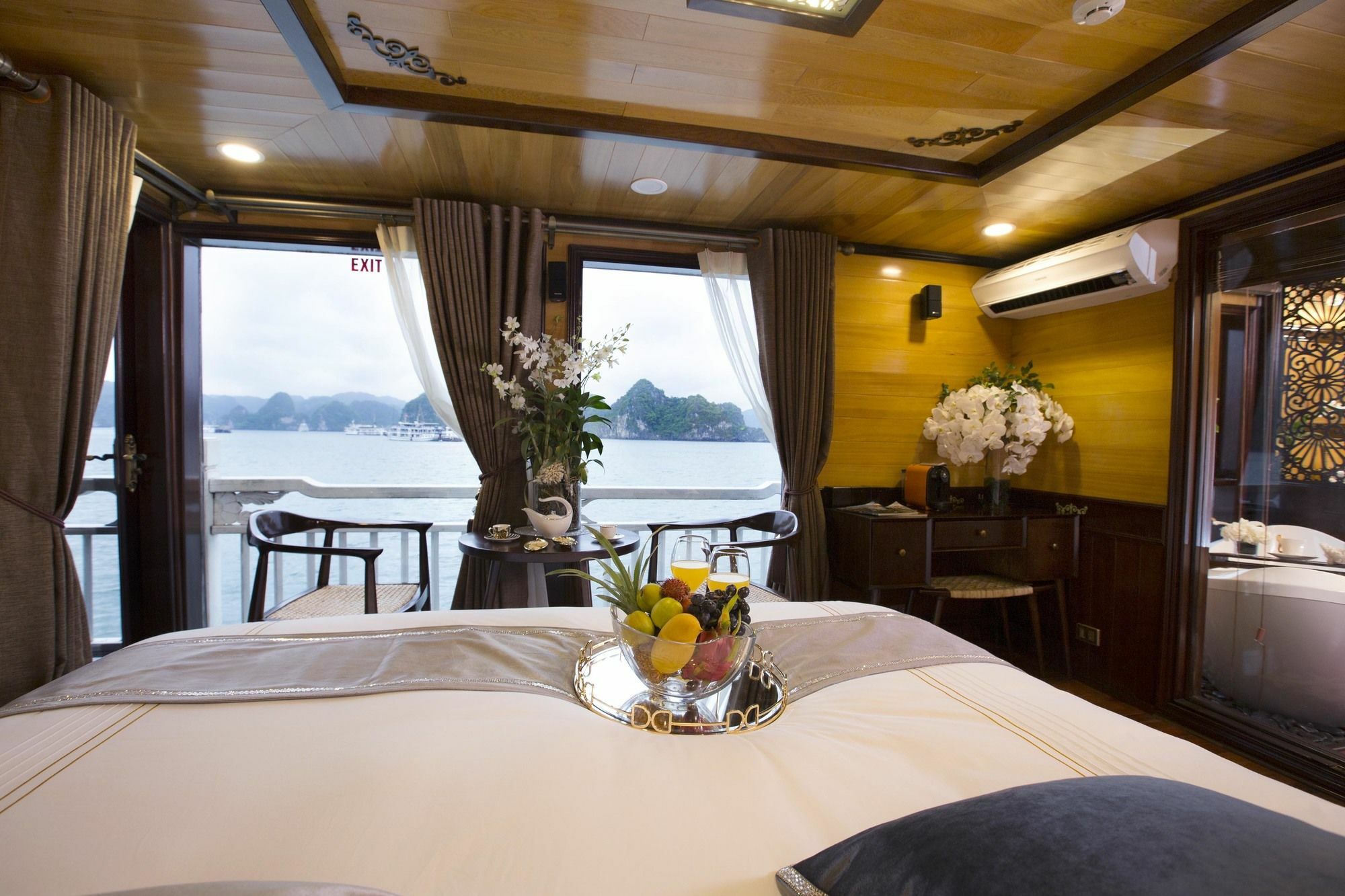 Hera Boutique Cruise Ha Long Bay Exteriör bild