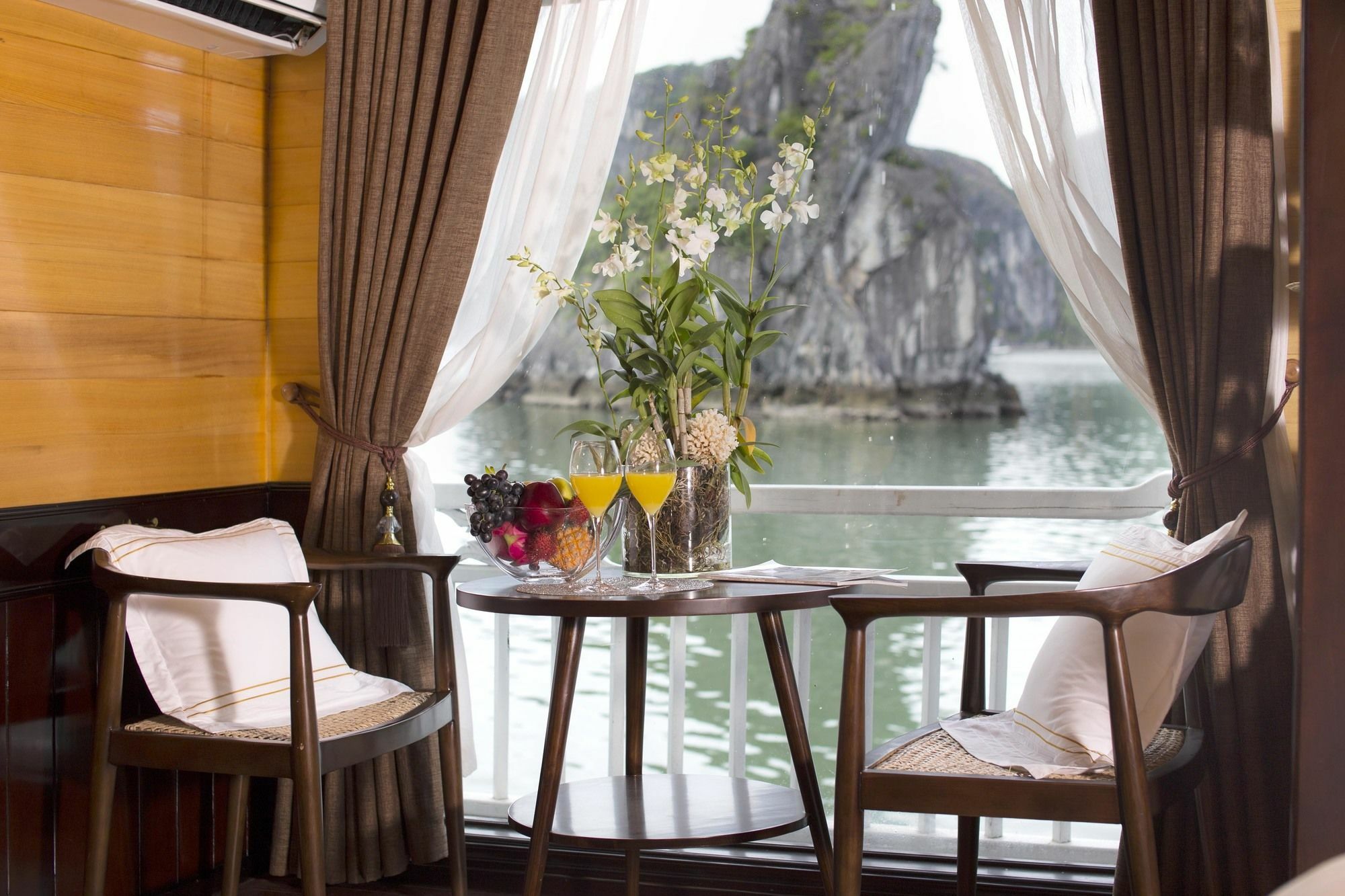 Hera Boutique Cruise Ha Long Bay Exteriör bild