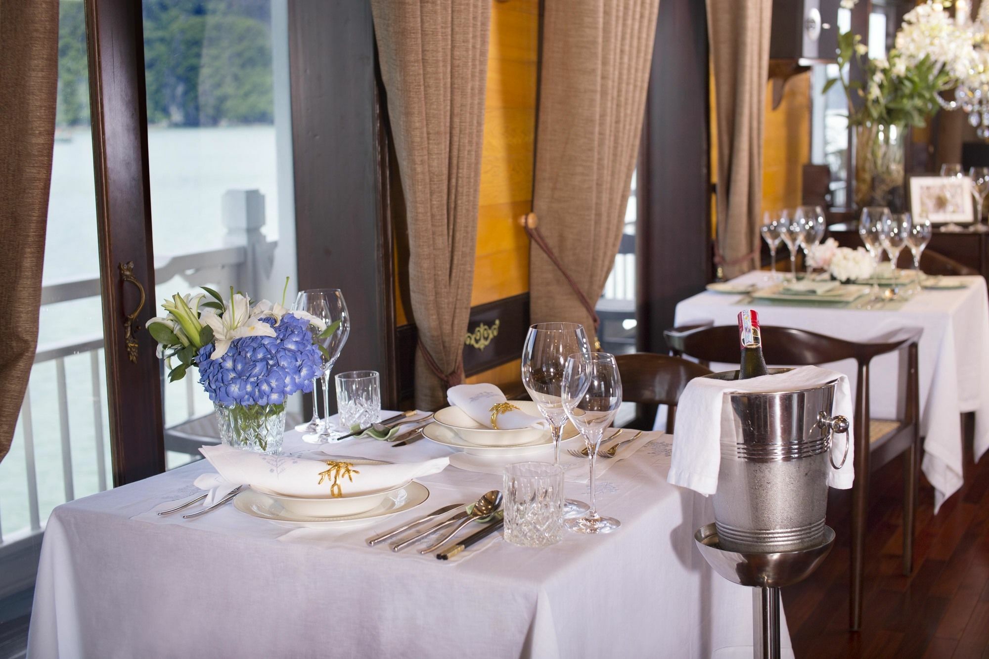 Hera Boutique Cruise Ha Long Bay Exteriör bild