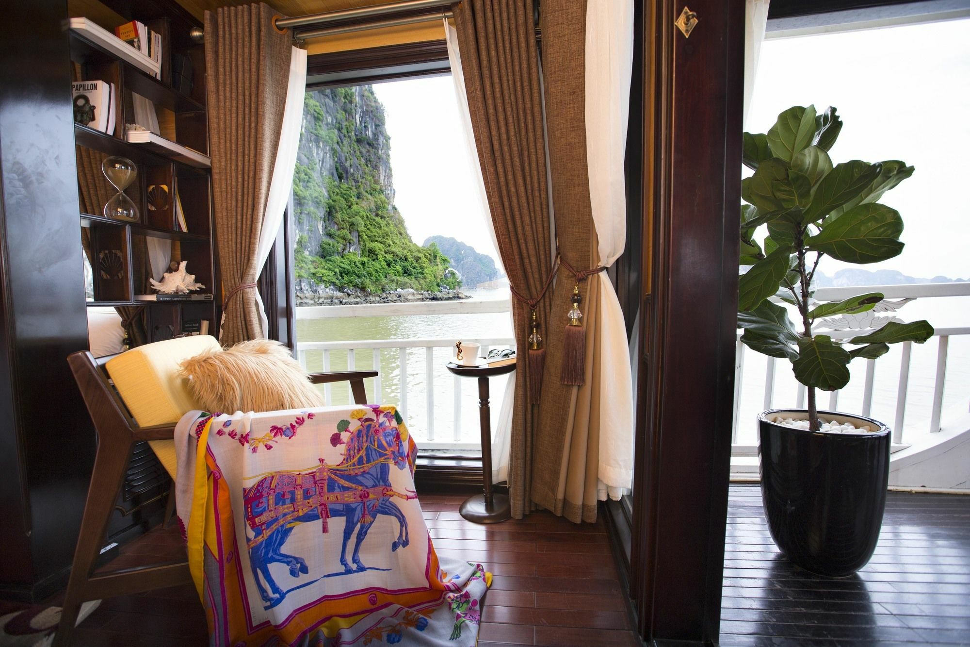Hera Boutique Cruise Ha Long Bay Exteriör bild