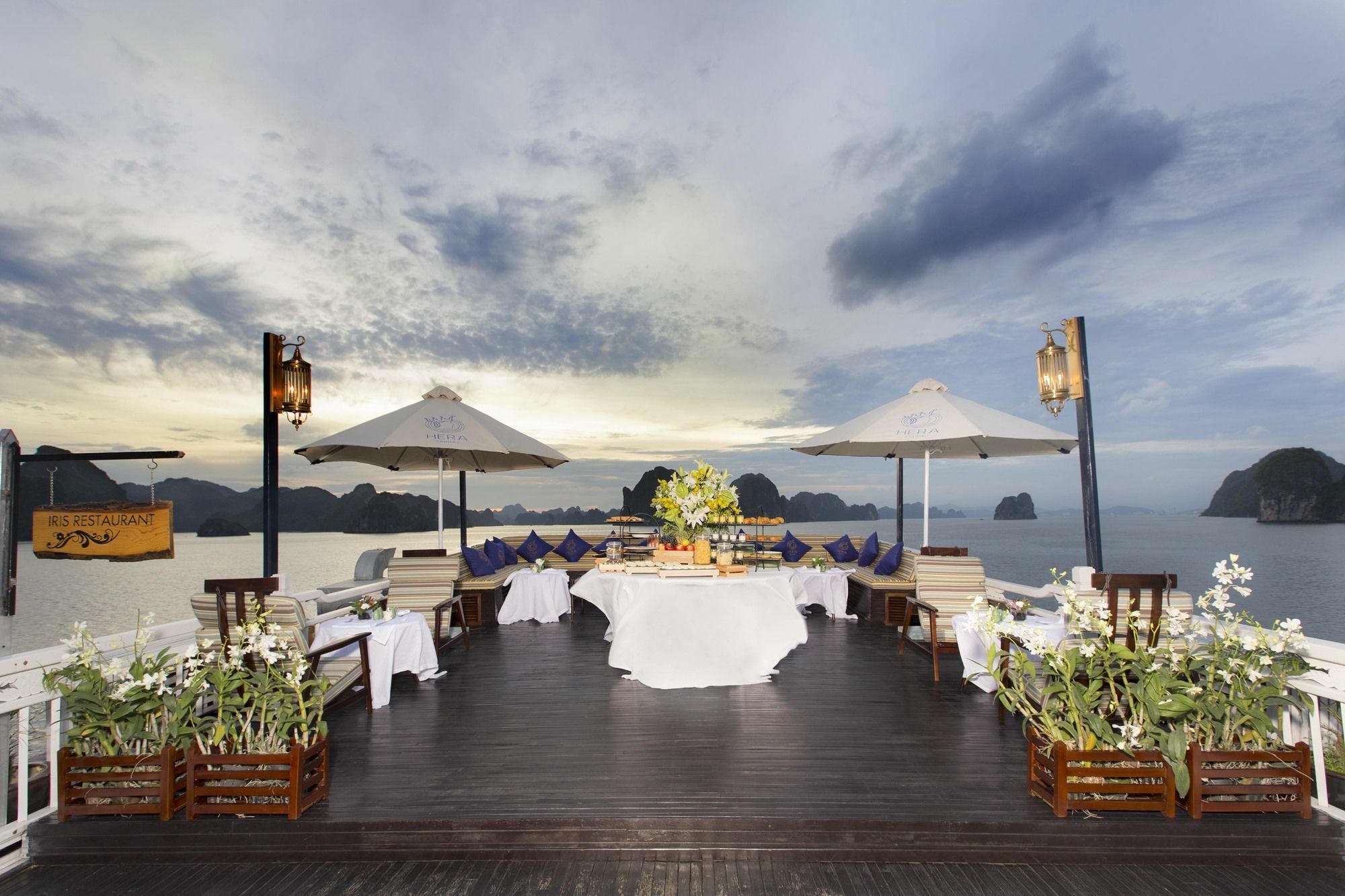 Hera Boutique Cruise Ha Long Bay Exteriör bild