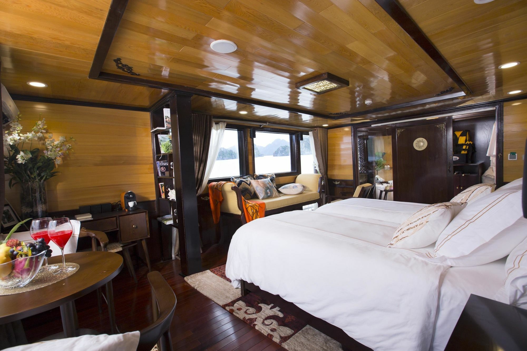 Hera Boutique Cruise Ha Long Bay Exteriör bild