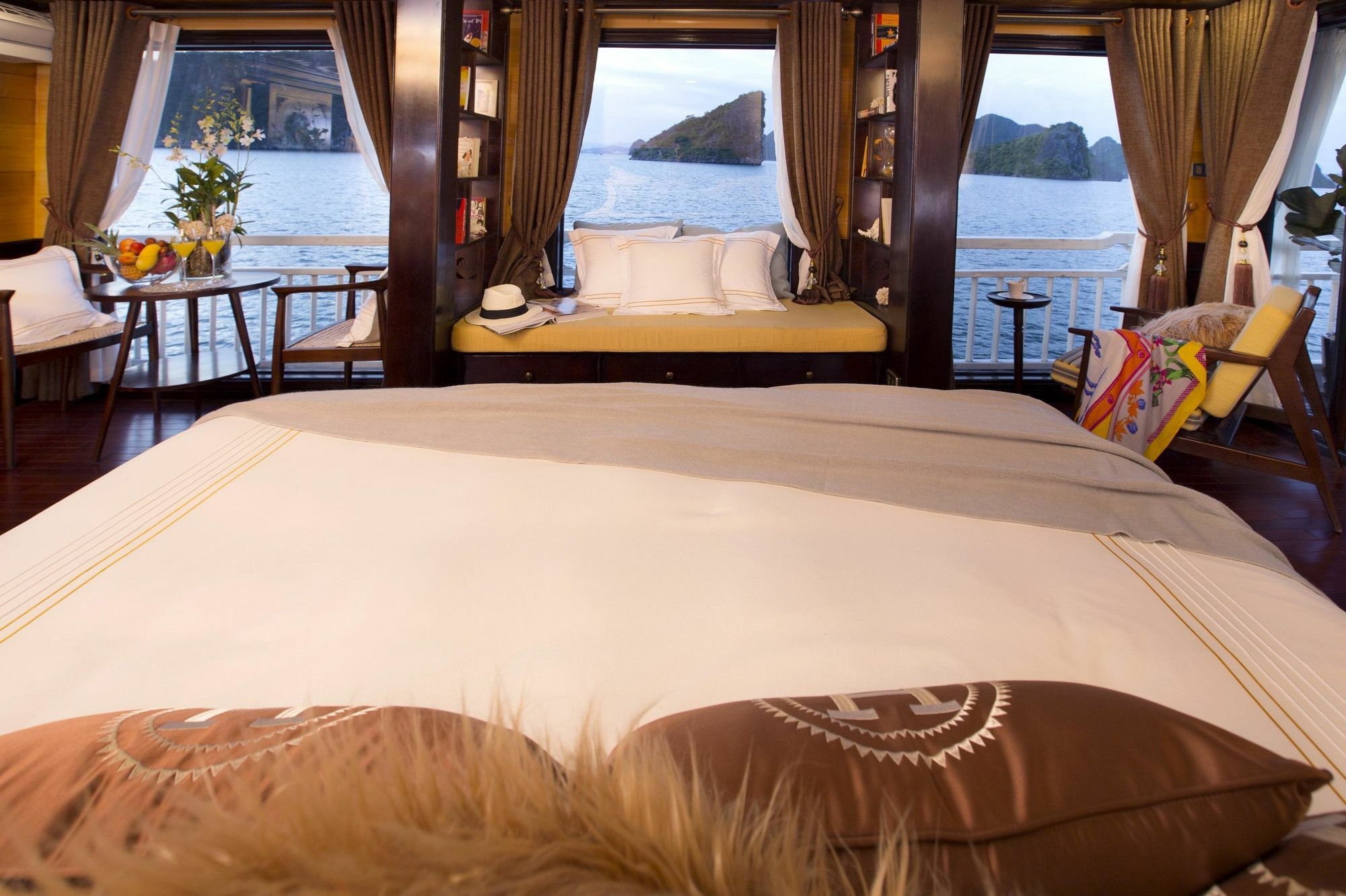 Hera Boutique Cruise Ha Long Bay Exteriör bild