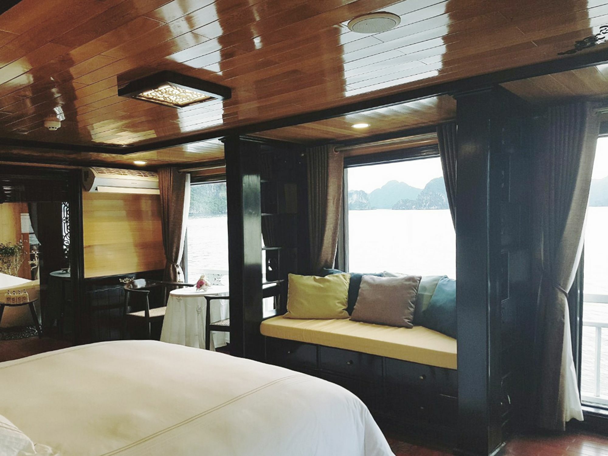 Hera Boutique Cruise Ha Long Bay Exteriör bild