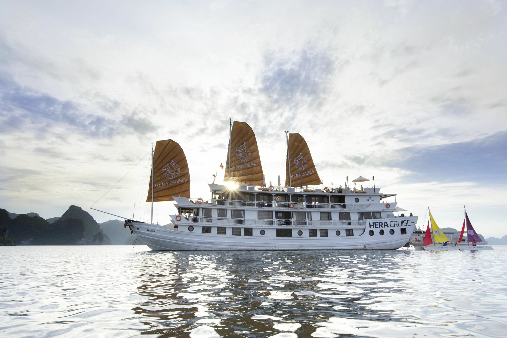 Hera Boutique Cruise Ha Long Bay Exteriör bild
